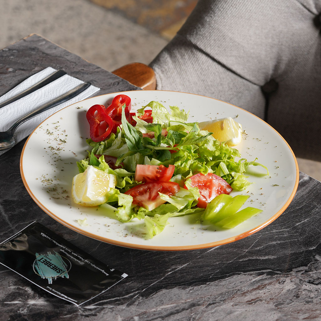  Sezar Salata
